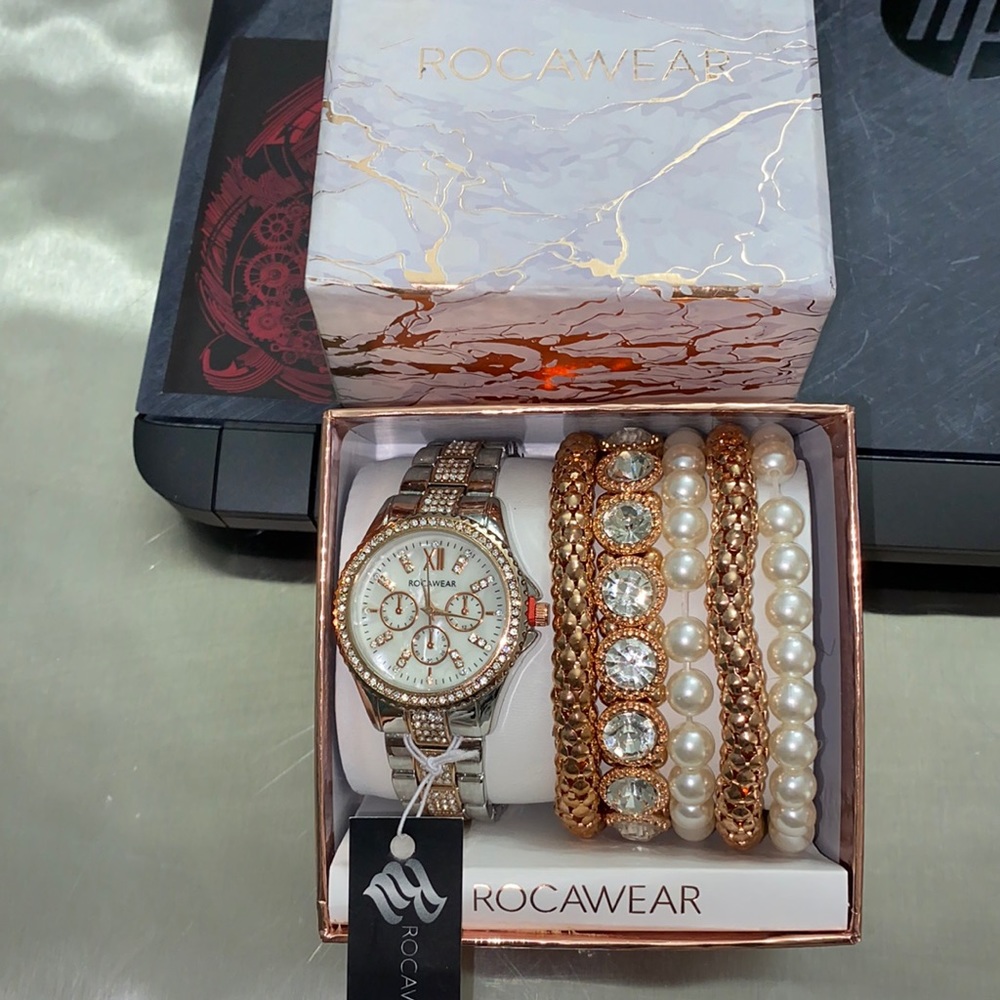 NWT⭐️ Rocawear watch & bracelet set
